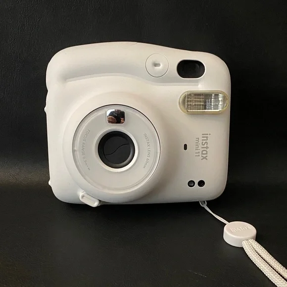 Fujifilm Instax Mini 11 Instant Camera - Picture 6 of 6